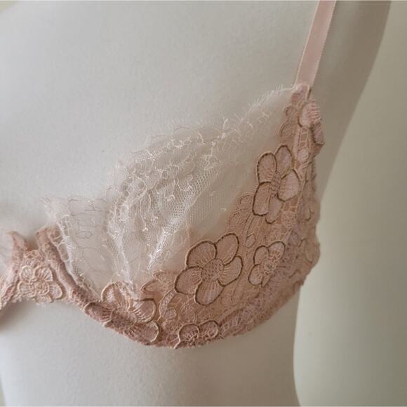 Victoria's Secret Designer Collection Embroidered Pale Pink & Gold Lace 36B Bra - Picture 2 of 6